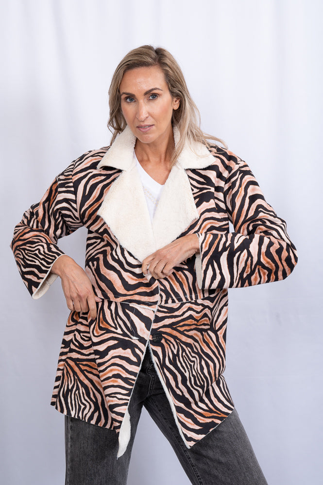 Animal print jacket with faux fur lining | Runway Secrets